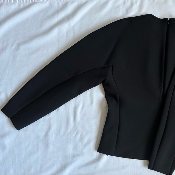 โ
COS Structured waisted Top - Black โ
- Picture 14 of 17